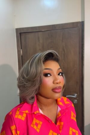 Preowned Dark Grey Layered Bob 9/6 (medium)